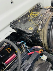 Vクラス BENZ ベンツ　スピーカー交換　ツイーター　ドアスピーカー　音質向上　サイバーナビ　Mercury Car Audio HOT WIRED