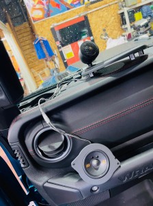 JL WRANGLER ラングラー JEEP ジープ　スピーカー交換　ダッシュボード　2インチ　3インチ  KICKER 音質向上　Audible Physics ツイーター取付　純正ナビ