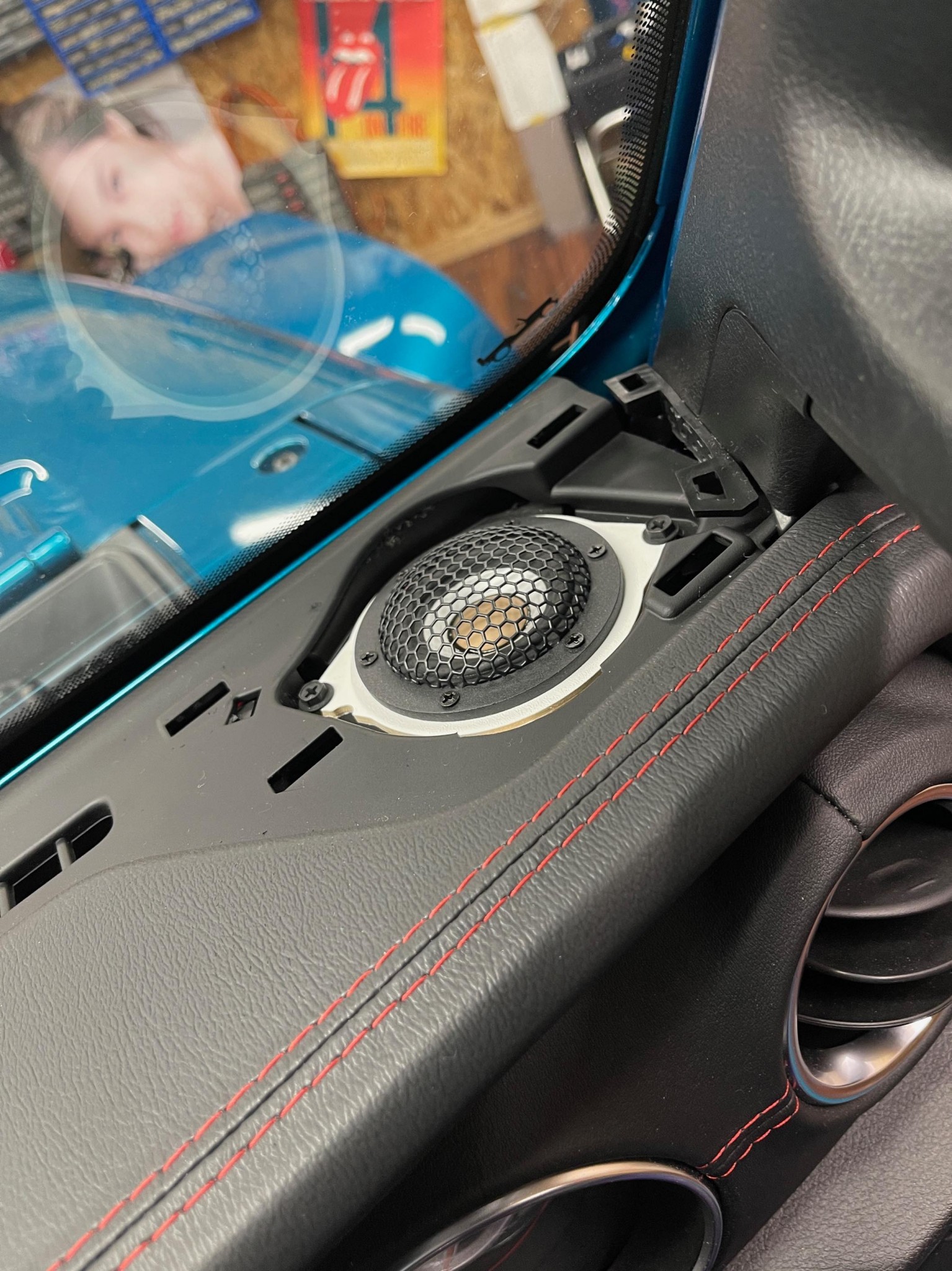 ジープ ラングラーのスピーカー交換・音質向上の方法：ダッシュボード上のスピーカー交換編　JEEP JL WRANGLER
