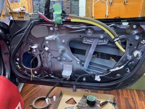 ndロードスター　デッドニング　スピーカー交換　調音施工　車内の静音化　名古屋　ホットワイヤード　ロードスター　マツダ純正bose