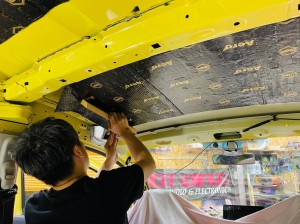 カングー　エアコン　冷える　効きを良くする　クーラーバッグ　デッドニング　断熱　断熱材　遮熱　防音　防振　遮音　吸音　ルーフの断熱　フロアーの断熱　KANGOO ルノー　キャンピングカー　スタイロフォーム　ファイバー　HOT WIRED 名古屋　ホットワイヤード　快適化　車内　