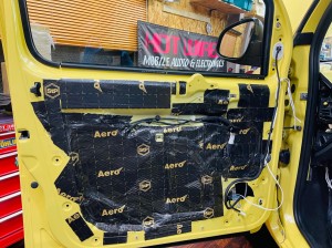 カングー　エアコン　冷える　効きを良くする　クーラーバッグ　デッドニング　断熱　断熱材　遮熱　防音　防振　遮音　吸音　ルーフの断熱　フロアーの断熱　KANGOO ルノー　キャンピングカー　スタイロフォーム　ファイバー　HOT WIRED 名古屋　ホットワイヤード　快適化　車内　