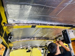 カングー　エアコン　冷える　効きを良くする　クーラーバッグ　デッドニング　断熱　断熱材　遮熱　防音　防振　遮音　吸音　ルーフの断熱　フロアーの断熱　KANGOO ルノー　キャンピングカー　スタイロフォーム　ファイバー　HOT WIRED 名古屋　ホットワイヤード　快適化　車内　