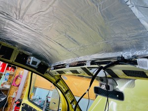 カングー　エアコン　冷える　効きを良くする　クーラーバッグ　デッドニング　断熱　断熱材　遮熱　防音　防振　遮音　吸音　ルーフの断熱　フロアーの断熱　KANGOO ルノー　キャンピングカー　スタイロフォーム　ファイバー　HOT WIRED 名古屋　ホットワイヤード　快適化　車内　