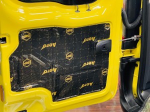 カングー　エアコン　冷える　効きを良くする　クーラーバッグ　デッドニング　断熱　断熱材　遮熱　防音　防振　遮音　吸音　ルーフの断熱　フロアーの断熱　KANGOO ルノー　キャンピングカー　スタイロフォーム　ファイバー　HOT WIRED 名古屋　ホットワイヤード　快適化　車内　