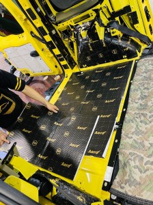 カングー　エアコン　冷える　効きを良くする　クーラーバッグ　デッドニング　断熱　断熱材　遮熱　防音　防振　遮音　吸音　ルーフの断熱　フロアーの断熱　KANGOO ルノー　キャンピングカー　スタイロフォーム　ファイバー　HOT WIRED 名古屋　ホットワイヤード　快適化　車内　
