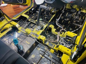 カングー　エアコン　冷える　効きを良くする　クーラーバッグ　デッドニング　断熱　断熱材　遮熱　防音　防振　遮音　吸音　ルーフの断熱　フロアーの断熱　KANGOO ルノー　キャンピングカー　スタイロフォーム　ファイバー　HOT WIRED 名古屋　ホットワイヤード　快適化　車内　