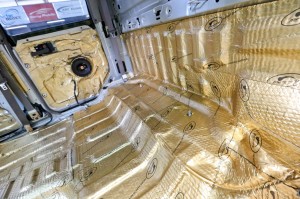 フルデッドニング　車内の快適化　断熱材施工　SOUND PROOF DAMPING デッドニング　調音施工