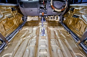 フルデッドニング　車内の快適化　断熱材施工　SOUND PROOF DAMPING デッドニング　調音施工
