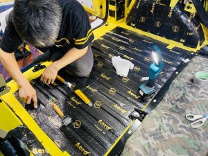 車内の快適化　静穏化　断熱処理　断熱材施工　調音施工　断熱施工　デッドニング　エアコン 猛暑　酷暑　車内温度　断熱　遮熱　防音　防振　結露　キャンピングカー　自動車　内装