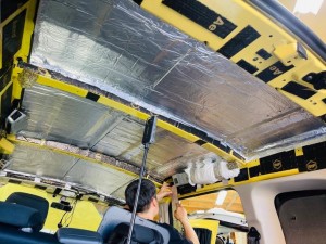 車内の快適化　静穏化　断熱処理　断熱材施工　調音施工　断熱施工　デッドニング　エアコン 猛暑　酷暑　車内温度　断熱　遮熱　防音　防振　結露　キャンピングカー　自動車　内装