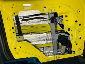 車内の快適化　静穏化　断熱処理　断熱材施工　調音施工　断熱施工　デッドニング　エアコン 猛暑　酷暑　車内温度　断熱　遮熱　防音　防振　結露　キャンピングカー　自動車　内装