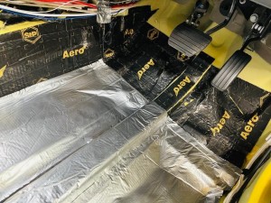車内の快適化　静穏化　断熱処理　断熱材施工　調音施工　断熱施工　デッドニング　エアコン 猛暑　酷暑　車内温度　断熱　遮熱　防音　防振　結露　キャンピングカー　自動車　内装