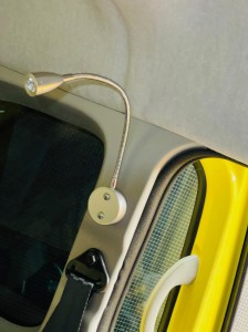 カングー　子育て　カスタム　キャンプ　キャンパー　車中泊　積載量　カーゴスペース　トランク　改造　ルームランプ　カーテン　赤ちゃん　カーオーディオ　HOT WIRED ダイパーステーション　オムツ　照明　車内灯　観音開き　カーゴドア　引っ掛けフック　キャンパーキット