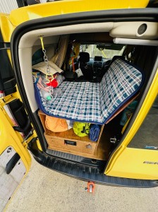 カングー　子育て　カスタム　キャンプ　キャンパー　車中泊　積載量　カーゴスペース　トランク　改造　ルームランプ　カーテン　赤ちゃん　カーオーディオ　HOT WIRED ダイパーステーション　オムツ　照明　車内灯　観音開き　カーゴドア　引っ掛けフック