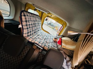 カングー　子育て　カスタム　キャンプ　キャンパー　車中泊　積載量　カーゴスペース　トランク　改造　ルームランプ　カーテン　赤ちゃん　カーオーディオ　HOT WIRED ダイパーステーション　オムツ　照明　車内灯　観音開き　カーゴドア　引っ掛けフック