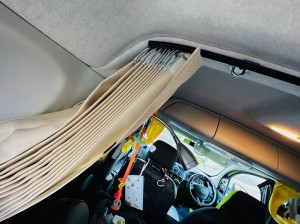 カングー　子育て　カスタム　キャンプ　キャンパー　車中泊　積載量　カーゴスペース　トランク　改造　ルームランプ　カーテン　赤ちゃん　カーオーディオ　HOT WIRED ダイパーステーション　オムツ　照明　車内灯　観音開き　カーゴドア