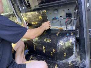 humme h2 デッドニング　調音施工　車内の快適化　静かにする　エアコンの効きを良くする　断熱処理　断熱材施工　ロードノイズ軽減　エアコンが弱い　stp シンサレート　