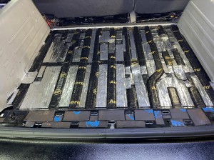 humme h2 デッドニング　調音施工　車内の快適化　静かにする　エアコンの効きを良くする　断熱処理　断熱材施工　ロードノイズ軽減　エアコンが弱い　stp シンサレート　