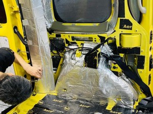 車内の快適化　静穏化　断熱処理　断熱材施工　調音施工　断熱施工　デッドニング　エアコン 猛暑　酷暑　車内温度　断熱　遮熱　防音　防振　結露　キャンピングカー　自動車　内装　エコカー　カングー　ハマー