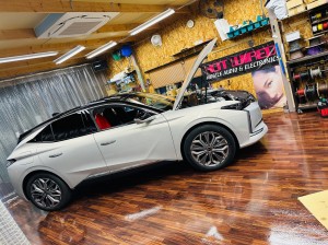 カーオーディオ専門店　ホットワイヤード　HOT WIRED 名古屋　ベンツ　ds4 シトロエン　カープレイ　後付け　ワイヤレス　スピーカー交換
