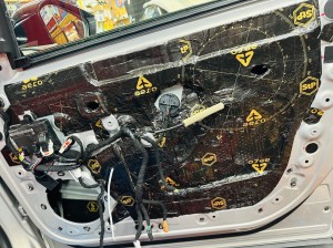 シトロエン　ds プジョー　純正ナビ　カーオーディオ スピーカー交換　センタースピーカー　ツイーター　CarPlay デッドニング　調音施工　Audible Physics Mercury Car Audio 純正focal focal フォーカル　純正プレミアムカーオーディオ　HOT WIRED ホットワイヤード　アンドロイド　Android Ai Box Android Auto リアモニター　外部モニター　Netflix プライムビデオ　フォーカル focal medea