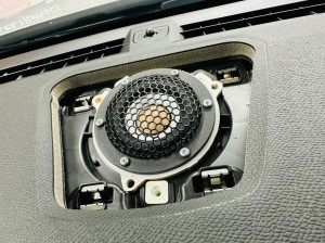 シトロエン　ds プジョー　純正ナビ　カーオーディオ スピーカー交換　センタースピーカー　ツイーター　CarPlay デッドニング　調音施工　Audible Physics Mercury Car Audio 純正focal focal フォーカル　純正プレミアムカーオーディオ　HOT WIRED ホットワイヤード　アンドロイド　Android Ai Box Android Auto リアモニター　外部モニター　Netflix プライムビデオ　フォーカル focal medea
