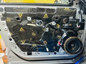 シトロエン　ds プジョー　純正ナビ　カーオーディオ スピーカー交換　センタースピーカー　ツイーター　CarPlay デッドニング　調音施工　Audible Physics Mercury Car Audio 純正focal focal フォーカル　純正プレミアムカーオーディオ　HOT WIRED ホットワイヤード　アンドロイド　Android Ai Box Android Auto リアモニター　外部モニター　Netflix プライムビデオ　フォーカル focal medea