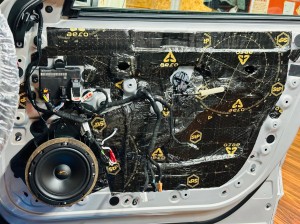 シトロエン　ds プジョー　純正ナビ　カーオーディオ スピーカー交換　センタースピーカー　ツイーター　CarPlay デッドニング　調音施工　Audible Physics Mercury Car Audio 純正focal focal フォーカル　純正プレミアムカーオーディオ　HOT WIRED ホットワイヤード　アンドロイド　Android Ai Box Android Auto リアモニター　外部モニター　Netflix プライムビデオ
