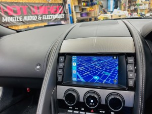 jaguar land rover ジャガー　ランドローバー　後付け　CarPlay ワイヤレス　カープレイ　ミラーリング　グーグルマップ　Youtube 動画再生　Android Auto アンドロイド　映像入力　インターフェース　avインターフェース iPhone HOT WIRED 名古屋　ホットワイヤード