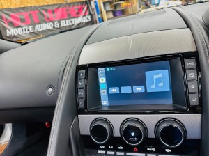 jaguar land rover ジャガー　ランドローバー　後付け　CarPlay ワイヤレス　カープレイ　ミラーリング　グーグルマップ　Youtube 動画再生　Android Auto アンドロイド　映像入力　インターフェース　avインターフェース iPhone HOT WIRED 名古屋　ホットワイヤード