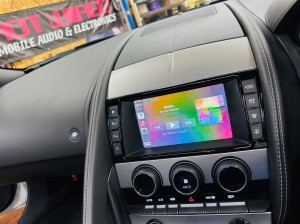 jaguar land rover ジャガー　ランドローバー　後付け　CarPlay ワイヤレス　カープレイ　ミラーリング　グーグルマップ　Youtube 動画再生　Android Auto アンドロイド　映像入力　インターフェース　avインターフェース iPhone HOT WIRED 名古屋　ホットワイヤード