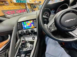 jaguar land rover ジャガー　ランドローバー　後付け　CarPlay ワイヤレス　カープレイ　ミラーリング　グーグルマップ　Youtube 動画再生　Android Auto アンドロイド　映像入力　インターフェース　avインターフェース iPhone HOT WIRED 名古屋　ホットワイヤード