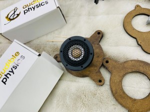 ボーズ　ハーマンカードン　マークレビンソン　BOSE B&W B&O カーオーディオ　音質改善　音質向上　スピーカー交換　DSP サブウーハー　Audible Physics Mercury Car Audio HOT WIRED ホットワイヤード　アウディ　AUDI S8 A8 A7 S7 A6 A4 ツイーター　RAM2