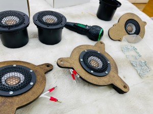 ボーズ　ハーマンカードン　マークレビンソン　BOSE B&W B&O カーオーディオ　音質改善　音質向上　スピーカー交換　DSP サブウーハー　Audible Physics Mercury Car Audio HOT WIRED ホットワイヤード　アウディ　AUDI S8 A8 A7 S7 A6 A4 ツイーター　