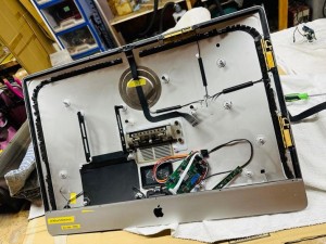 他でも売りに出していますので、稀に入れ違いで売れてしまってお買い上げいただけない場合があります。 その場合は、大変恐縮ですが、双方評価なしのスルーで対応願います。 あらかじめご了承の方のみお取引願います。   過去のトラブルの経験から、新規IDおよび取引実績が20以下の初心者の方とは取引しないことにしました。 大変申し訳ございませんが、入札しないでください。          ※以下の取引条件に同意いただける方のみとの取引でお願いします。 非常識なクレーマーがいますので、少し大げさですが、以下にディスクレーマーを記載致します。 いかなる理由でも『現状優先のノークレーム、ノーリターン，ノーサポート』でお願いします。返品／返金は受け付けません。細かい事が気になる神経質な方は入札しないでください。落札されたらすぐに連絡を取ってくださること，かんたん決済は24時間以内にしていただける事，受け取りましたら速やかに「受取連絡」をしていただける事をお願いいたします。トラブル防止の為，直接引き取りはお断りしております。郵送方法，宅配便業者の指定、日時の指定等は受け付けておりません。手間なので落札のご挨拶やメールのやり取り、送り状番号、問い合わせ番号、予想到着日時の連絡等の連絡は致しません。通常落札後すぐに発送していますが、海外出張等で対応が遅れる事があります、ものは必ず届きますので、お待ちいただける方のみお取引ください。せっかちな方、お急ぎ方はご遠慮ください。通販業者並みのサービスは提供できません。梱包は簡易梱包、再利用、最小限、または梱包なしです。梱包材や外箱まで商品だと言う方、画像の物が迅速かつ確実に届いた事実以上の要素を要求される方はトラブルの元ですのでご遠慮願います。領収書の発行は出来ません。ゆうちょはありません。郵送中の事故の責任はおいません。落札後の値引要求、条件変更、一切の交渉はやめてください。店頭販売もしていますので、他で売れてしまった場合など，当方の都合で早期終了する場合があります。また、商品が欠品／売切れの場合，「落札頂いてもお買い上げ頂けない場合があり得る」事をあらかじめご了承願います。このような場合は双方評価なしのスルーでお願いいたします。落札後は通常は直ちに対応しておりますが，個人が一人で運営しており，ごく稀に運悪く海外出張等により，ご連絡，発送が遅くなる場合がありますが，責任を持って確実に対応いたしますので，この点はあらかじめご了承願います。当方は身分を明らかにして正直にヤフオクをやっていますが、ヤフオクお取引の対応はメールでの対応のみとさせて頂きます。電話しないでください。直接取りに来ないでください。評価を希望されない方もいらっしゃる事から，先に評価をいただいた方にのみ評価をつけさせていただいております。 よろしくお願いいたします。