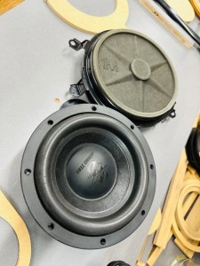 レクサス　Lexus mark Levinson マークレビンソン ウーハー サブウーハー スピーカー交換　音質改善　音質向上　低音　リアトレイ　HOT WIRED Mercury Car Audio Audible Physics 8インチ　薄型ウーハー