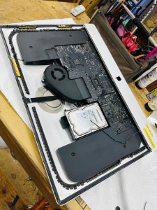 他でも売りに出していますので、稀に入れ違いで売れてしまってお買い上げいただけない場合があります。 その場合は、大変恐縮ですが、双方評価なしのスルーで対応願います。 あらかじめご了承の方のみお取引願います。   過去のトラブルの経験から、新規IDおよび取引実績が20以下の初心者の方とは取引しないことにしました。 大変申し訳ございませんが、入札しないでください。          ※以下の取引条件に同意いただける方のみとの取引でお願いします。 非常識なクレーマーがいますので、少し大げさですが、以下にディスクレーマーを記載致します。 いかなる理由でも『現状優先のノークレーム、ノーリターン，ノーサポート』でお願いします。返品／返金は受け付けません。細かい事が気になる神経質な方は入札しないでください。落札されたらすぐに連絡を取ってくださること，かんたん決済は24時間以内にしていただける事，受け取りましたら速やかに「受取連絡」をしていただける事をお願いいたします。トラブル防止の為，直接引き取りはお断りしております。郵送方法，宅配便業者の指定、日時の指定等は受け付けておりません。手間なので落札のご挨拶やメールのやり取り、送り状番号、問い合わせ番号、予想到着日時の連絡等の連絡は致しません。通常落札後すぐに発送していますが、海外出張等で対応が遅れる事があります、ものは必ず届きますので、お待ちいただける方のみお取引ください。せっかちな方、お急ぎ方はご遠慮ください。通販業者並みのサービスは提供できません。梱包は簡易梱包、再利用、最小限、または梱包なしです。梱包材や外箱まで商品だと言う方、画像の物が迅速かつ確実に届いた事実以上の要素を要求される方はトラブルの元ですのでご遠慮願います。領収書の発行は出来ません。ゆうちょはありません。郵送中の事故の責任はおいません。落札後の値引要求、条件変更、一切の交渉はやめてください。店頭販売もしていますので、他で売れてしまった場合など，当方の都合で早期終了する場合があります。また、商品が欠品／売切れの場合，「落札頂いてもお買い上げ頂けない場合があり得る」事をあらかじめご了承願います。このような場合は双方評価なしのスルーでお願いいたします。落札後は通常は直ちに対応しておりますが，個人が一人で運営しており，ごく稀に運悪く海外出張等により，ご連絡，発送が遅くなる場合がありますが，責任を持って確実に対応いたしますので，この点はあらかじめご了承願います。当方は身分を明らかにして正直にヤフオクをやっていますが、ヤフオクお取引の対応はメールでの対応のみとさせて頂きます。電話しないでください。直接取りに来ないでください。評価を希望されない方もいらっしゃる事から，先に評価をいただいた方にのみ評価をつけさせていただいております。 よろしくお願いいたします。