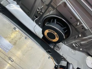 レクサス　Lexus mark Levinson マークレビンソン ウーハー サブウーハー スピーカー交換　音質改善　音質向上　低音　リアトレイ　HOT WIRED Mercury Car Audio Audible Physics 8インチ　薄型ウーハー