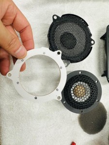 純正フォーカル　focal プジョー　シトロエン　ds ルノー　フランス車　純正ナビ　音質向上　音質改善　スピーカー交換　センタースピーカー　ホットワイヤード focal electra インナーバッフル