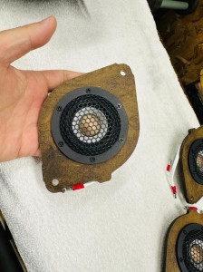 レクサス　マークレビンソン　センタースピーカー　ダッシュボード　スピーカー交換　音質改善　音質向上　mark levinson Audible Physics Mercury Car Audio HOT WIRED lexus LC500 LS500 LS600 LX LS RX IS GS NX 純正ナビ
