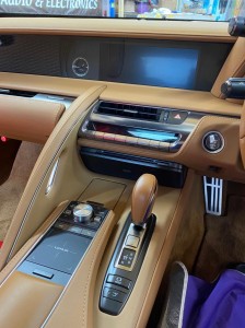 レクサス　LC500 LFA LEXUS 後付け　ワイヤレス　CarPlay カープレイ　iPhone Android Auto ミラーリング HDMI 外部入力 AVインターフェース　映像入力　ビデオ入力　カメラ入力　USB Bluetooth WiFi グーブルマップ　アマゾン　プライムビデオ AMAZON GOOGLE YAHOO ヤフーカーナビ　Youtube 動画再生　動画アプリ　Fire TV Stick ファイヤースティック　NETFLIX FULU テレビキャンセラー