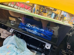 レクサス　LC500 LFA LEXUS 後付け　ワイヤレス　CarPlay カープレイ　iPhone Android Auto ミラーリング HDMI 外部入力 AVインターフェース　映像入力　ビデオ入力　カメラ入力　USB Bluetooth WiFi グーブルマップ　アマゾン　プライムビデオ AMAZON GOOGLE YAHOO ヤフーカーナビ　Youtube 動画再生　動画アプリ　Fire TV Stick ファイヤースティック　NETFLIX FULU テレビキャンセラー