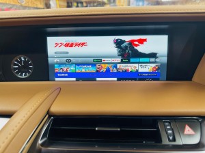 レクサス　LC500 LFA LEXUS 後付け　ワイヤレス　CarPlay カープレイ　iPhone Android Auto ミラーリング HDMI 外部入力 AVインターフェース　映像入力　ビデオ入力　カメラ入力　USB Bluetooth WiFi グーブルマップ　アマゾン　プライムビデオ AMAZON GOOGLE YAHOO ヤフーカーナビ　Youtube 動画再生　動画アプリ　Fire TV Stick ファイヤースティック　NETFLIX FULU テレビキャンセラー