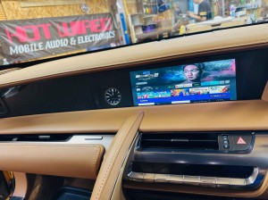 レクサス　LC500 LFA LEXUS 後付け　ワイヤレス　CarPlay カープレイ　iPhone Android Auto ミラーリング HDMI 外部入力 AVインターフェース　映像入力　ビデオ入力　カメラ入力　USB Bluetooth WiFi グーブルマップ　アマゾン　プライムビデオ AMAZON GOOGLE YAHOO ヤフーカーナビ　Youtube 動画再生　動画アプリ　Fire TV Stick ファイヤースティック　NETFLIX FULU テレビキャンセラー