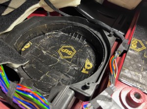 BMW MINI F60 F57 ミニ　スピーカー交換　ツイーター　音質改善　音質向上　カーオーディオ　純正ナビ　デッドニング　センタースピーカー　ウーハー　シート下　HOT WIRED ホットワイヤード　カーオーディオ専門店　Mercury Car Audio Audible Physics