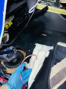 BMW MINI F60 F57 ミニ　スピーカー交換　ツイーター　音質改善　音質向上　カーオーディオ　純正ナビ　デッドニング　センタースピーカー　ウーハー　シート下　HOT WIRED ホットワイヤード　カーオーディオ専門店　Mercury Car Audio Audible Physics