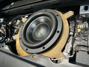 レクサス　Lexus mark Levinson マークレビンソン ウーハー サブウーハー スピーカー交換　音質改善　音質向上　低音　リアトレイ　HOT WIRED Mercury Car Audio Audible Physics 8インチ　薄型ウーハー