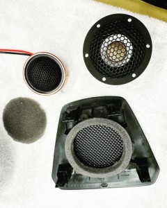 純正フォーカル　focal プジョー　シトロエン　ds ルノー　フランス車　純正ナビ　音質向上　音質改善　スピーカー交換　センタースピーカー　ホットワイヤード