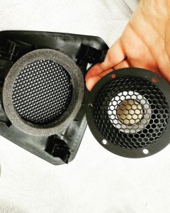純正フォーカル　focal プジョー　シトロエン　ds ルノー　フランス車　純正ナビ　音質向上　音質改善　スピーカー交換　センタースピーカー　ホットワイヤード